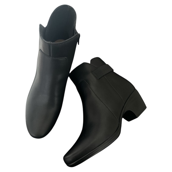 Clarks Shoes - CLARKS ANKLE BOOTIES EMILY2 HOLLY, BLACK LEATHER, SIZE 10M